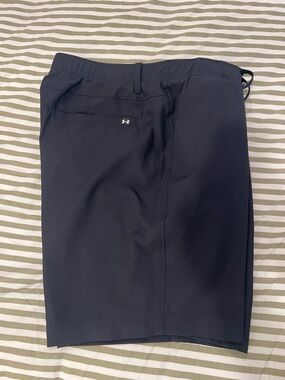 NWOT Under Armour Black Golf Shorts 38x9